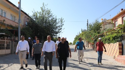 İncesu Belediye Başkanımız Av. Mustafa İlmek ' Başkan mahallenizde' projesi kapsamında Bahçelievler mahallesinde birim müdürleri ve mahalle muhtarı Mehmet Keleş'in katılımı ile incelemelerde bulundu. Başkan İlmek, mahallede vatandaşların ta