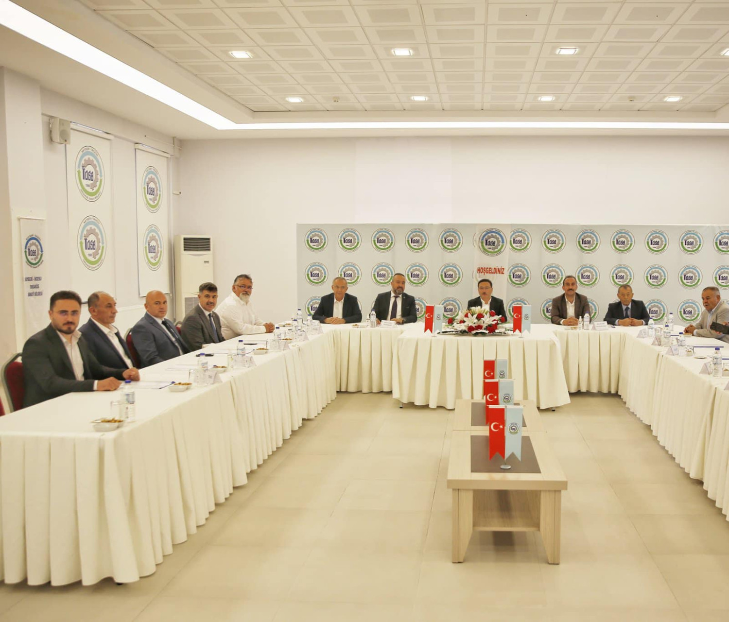 Valimiz Sayın Gökmen Çiçek başkanlığında, Belediye Başkanımız Av. Mustafa İlmek, İncesu OSB Başkanı İrfan Püsküllü ve İncesu OSB Yönetim Kurulu Üyelerinin katılımlarıyla,
