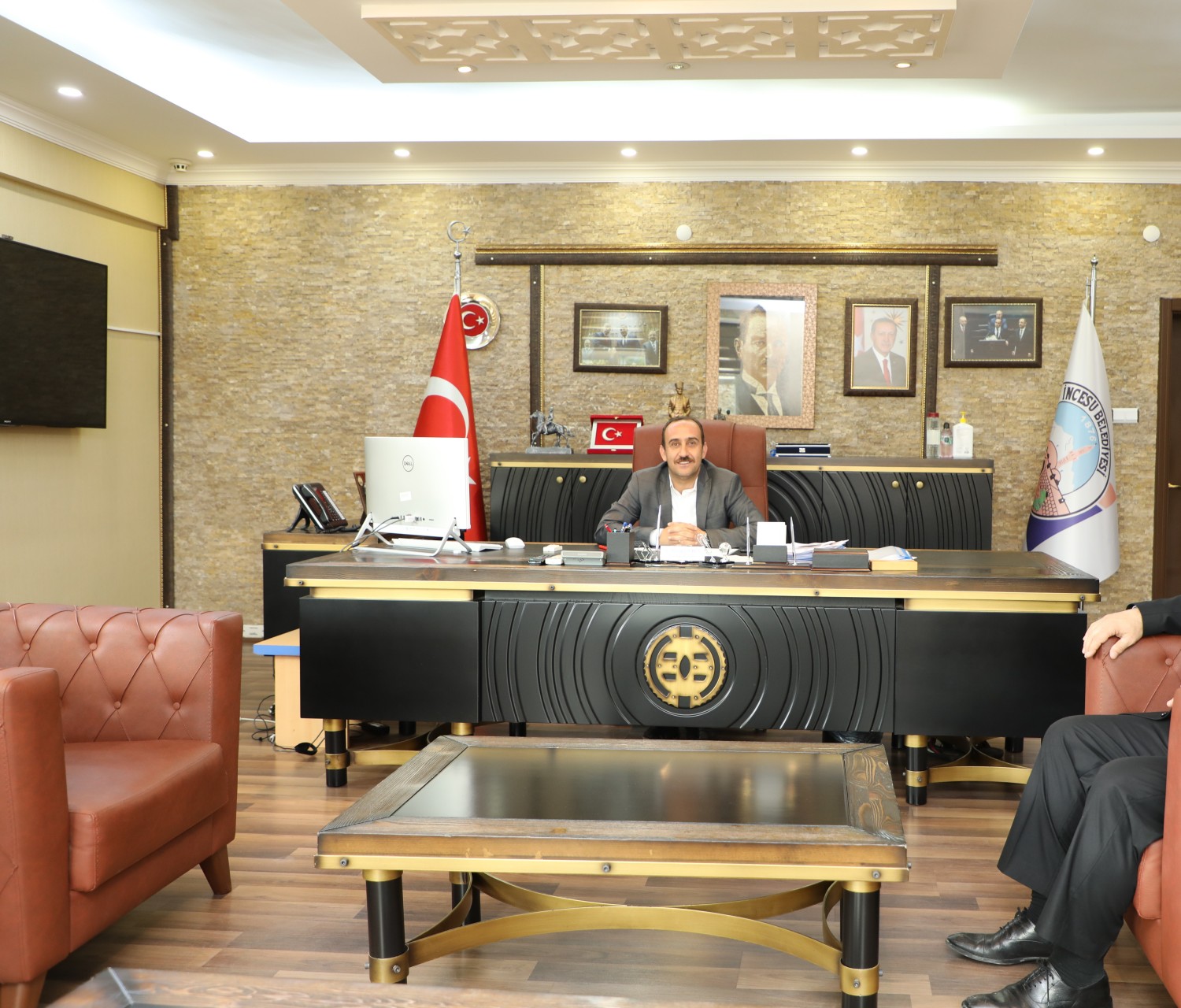 AK Parti Milletvekili Aday Adayı Sn. Abdulkadir GÜNEŞ Belediye Başkanımız Av. Mustafa İLMEK'i makamında ziyaret etti.