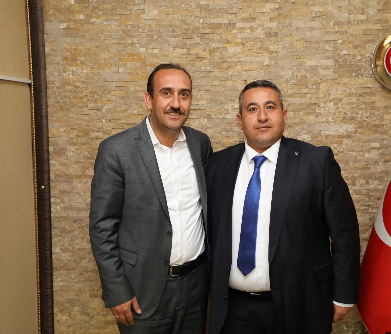 AK Parti Milletvekili Aday Adayı Sn. Mustafa AĞCA Belediye Başkanımız Av. Mustafa İLMEK'i makamında ziyaret etti.