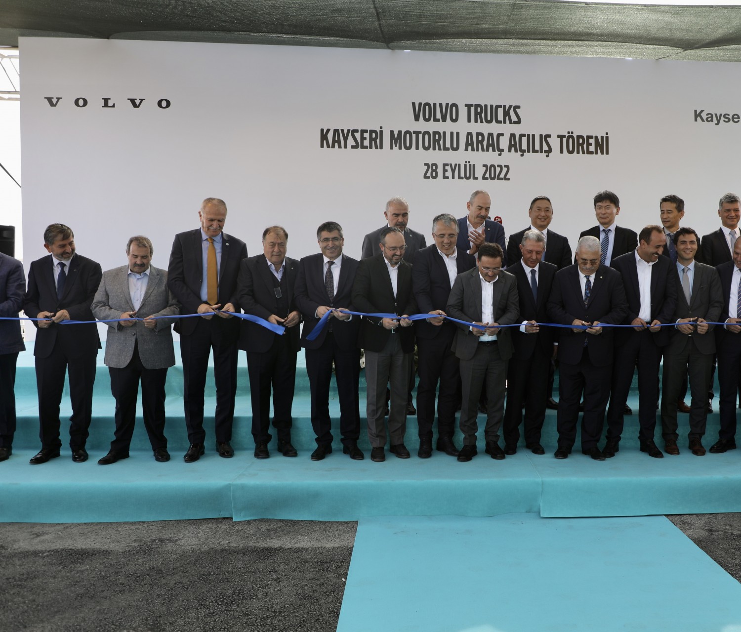 Belediye Başkanımız Av. Mustafa İLMEK  ilçemiz sınırları içerisinde yapımı gerçekleştirilen Volvo Truck Motorlu Araç merkezi açılış törenine katıldı.